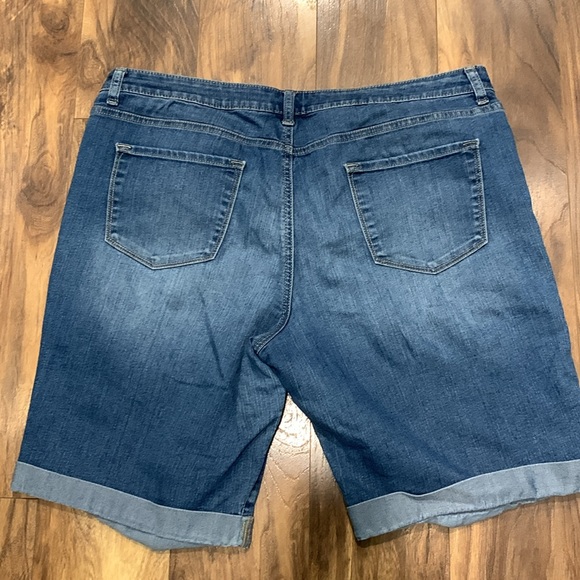 Women’s  Apt 9 Bermuda Jean Shorts - Picture 2 of 4